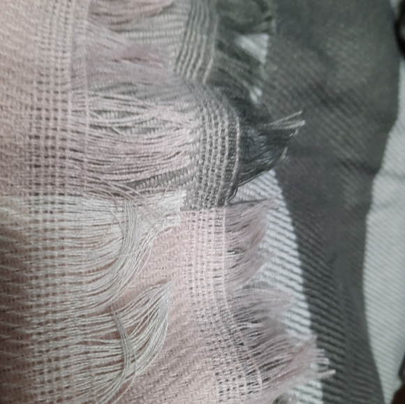 NWT Women's Buffalo Check Wrap - Picture 3 of 4